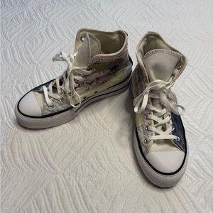 Converse CTAS Women’s Floral patchwork Lifted High Top Sneakers. Size 8